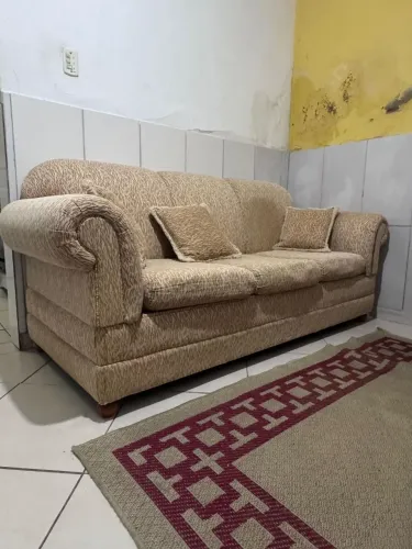 Sofá três lugares mais dois almofada em perfeito estado