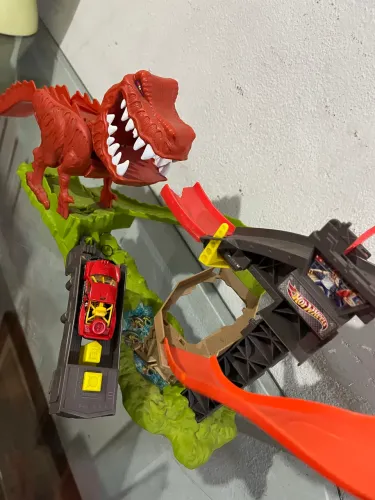 Pista hot wheels dinossauro