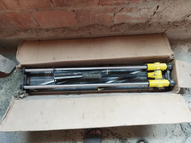 Cortador de piso Menegotti 80 cm semi novo na caixa pra vender barato