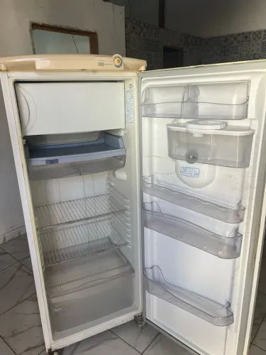 Vende-se um geladeira 