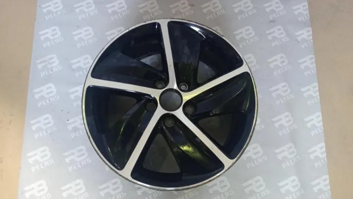 Roda sem pneu aro 17 e pára-lama Honda hrv 