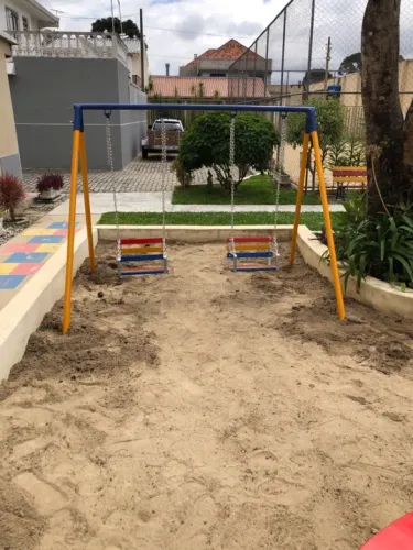 Playground infantil balanços 