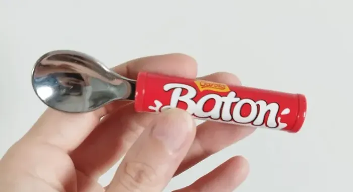 Colher promocional chocolate Batom
