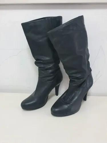 Bota de couro preta 36
