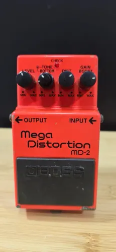 Pedal de Distorção BOSS MD-2 Mega Distortion (aceito trocas)