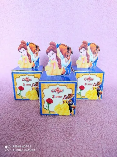 Caixinhas personalizadas A bela e a fera pra festa de aniversário 