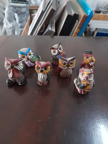 Kit com 7 Corujas Decorativas em cerâmica pintada a mão 