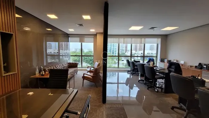 Sala com 130m2, totalmente reformada, copa e 4 vagas, no Le Mond, Barra da Tijuca