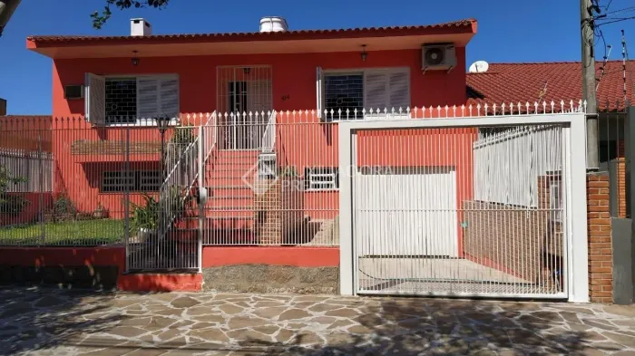 CASA COM PÁTIO GRANDE 3 QUARTOS COM 249M² NO BAIRRO CRISTO REDENTOR