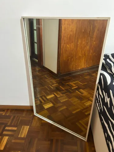 Espelho com moldura