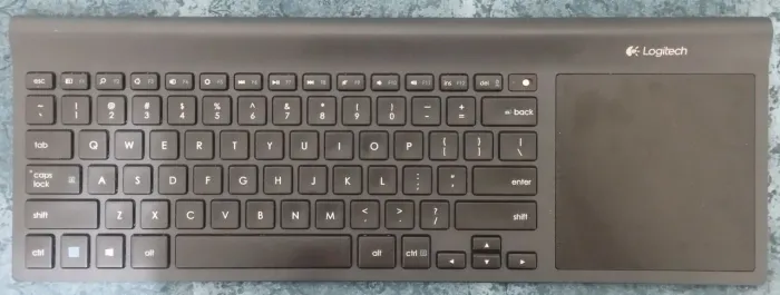 Teclado multifuncional sem fio Logitech TK820 com touchpad