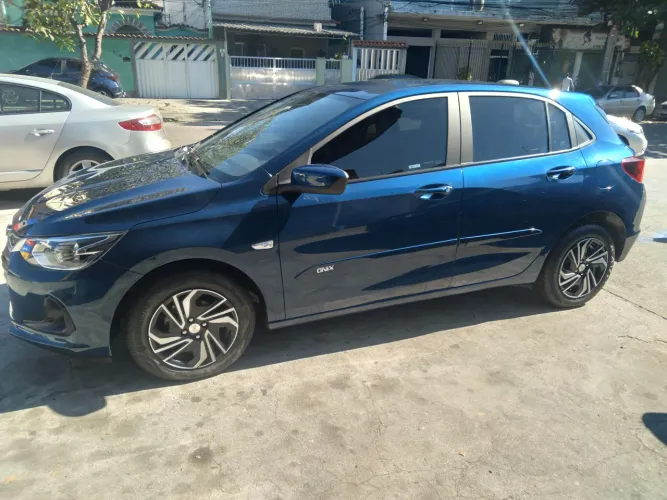 Ônix hatch LT  1.0 completo