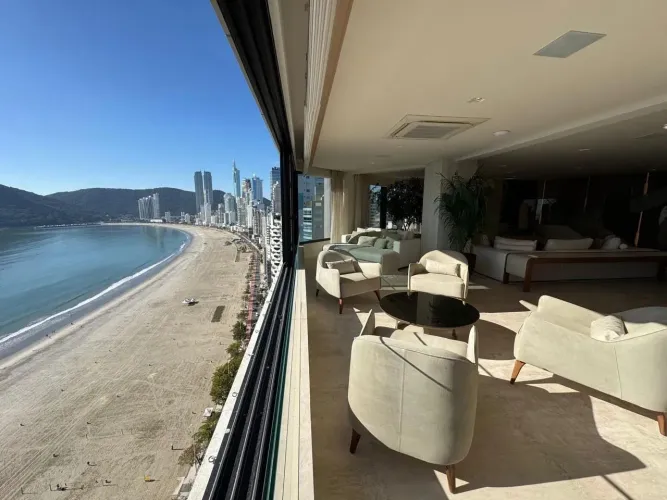 EDIFÍCIO SALVADOR DALI - COBERTURA DUPLEX FRENTE MAR EM BALNEÁRIO CAMBORIÚ