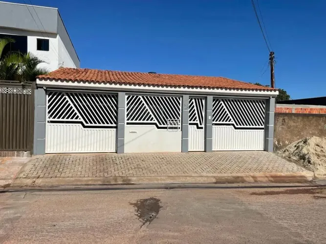 Casa Ampla com Renda Extra e Excelente Localização