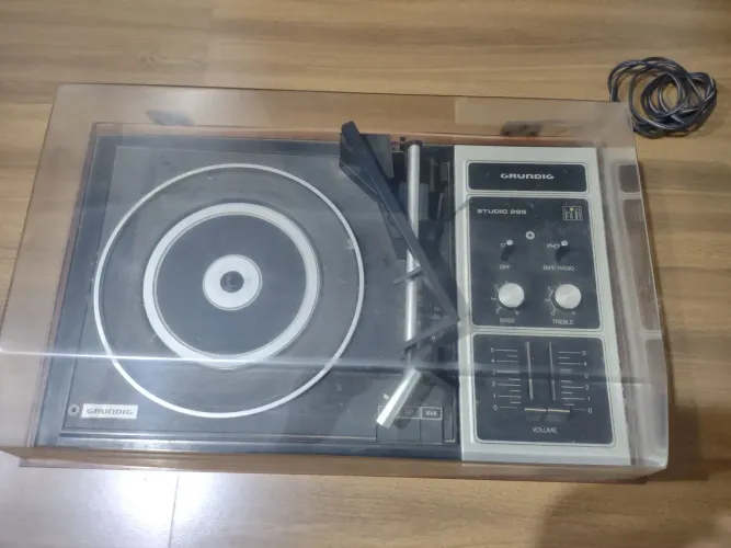 Toca discos GRUNDIG