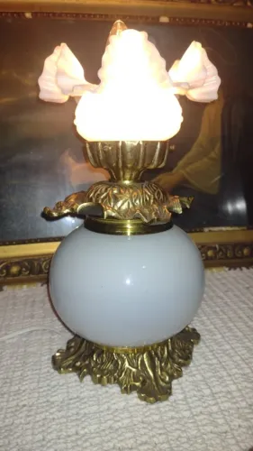 Antiga luminária estilo pata choca