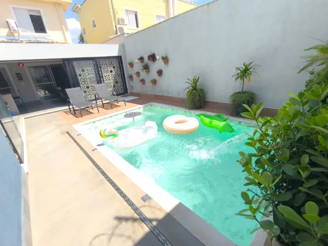 Linda casa com 3 dormitórios.