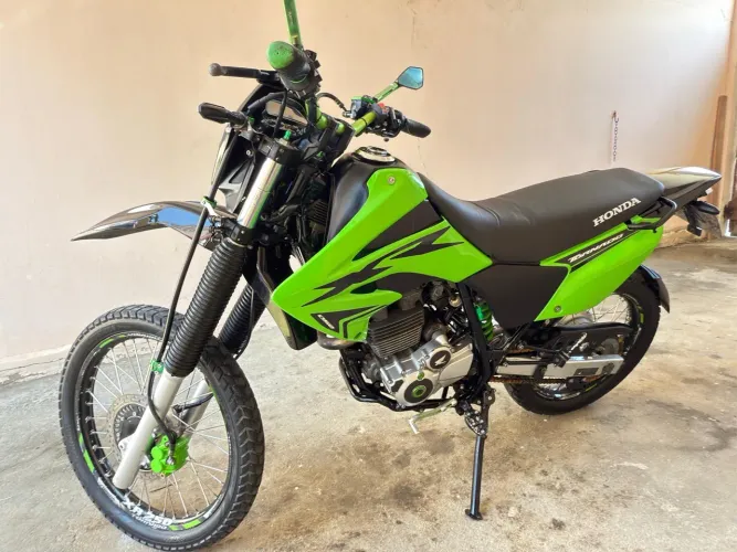 Moto Honda Tornado 2004