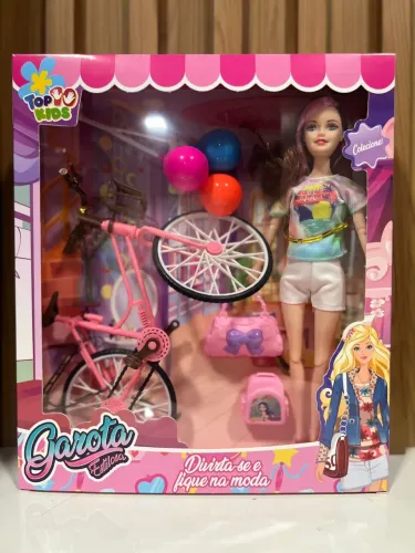 Boneca Garota Estilosa Vem com 5 peças cheias de estilo e diversão!