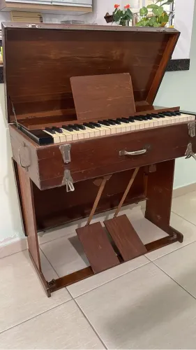 Órgão antigo portátil (relíquia, antiguidade)