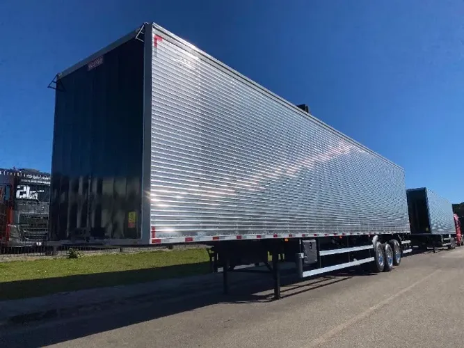Baú Nostra 0KM 15.40 X 2.90 30 pallets pronta entrega com pneus e rodas de alumínio. 