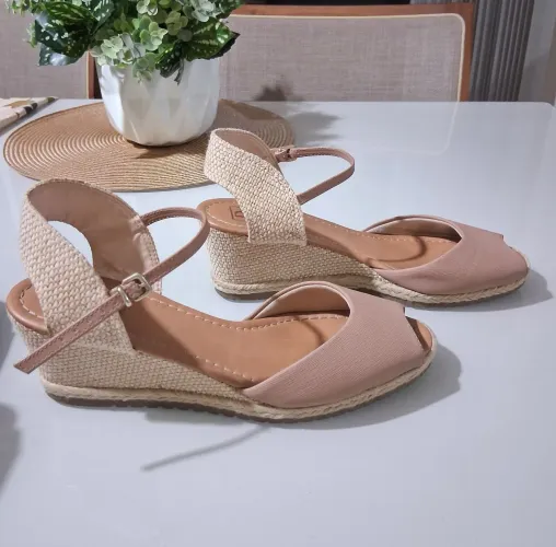 Sandalia anabela Bebecê (39)