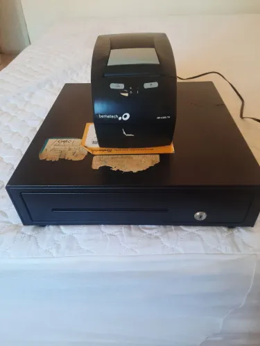 Gaveta registradora com impressora Bematech