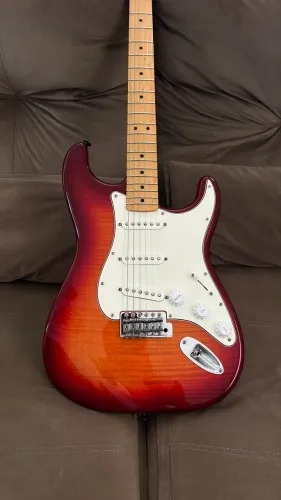 Fender Standard Plus Top maple!
