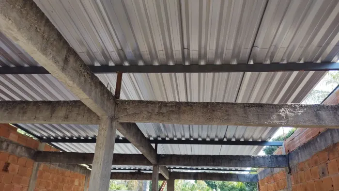 Construção e reparo de telhado e cobertura