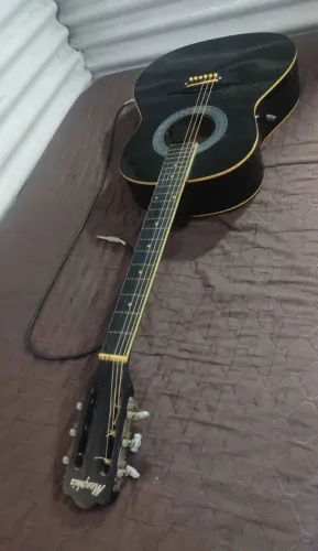 Violão elétrico regulado por profissional, de cordas novas e top no som!