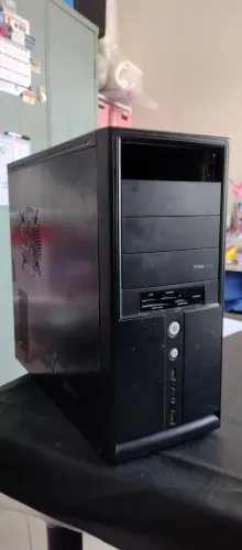 Gabinete para PC preto ATX