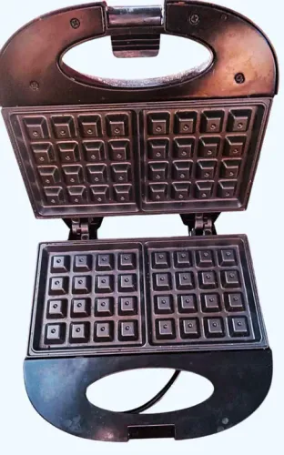 Máquina de Waffle Dupla Antiaderente Elétrica Omelete Pão de Queijo Aroma 220V Preta Agrat