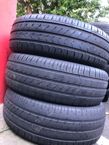 Pneus 215/65/16 por 190$ cada meia vida originais