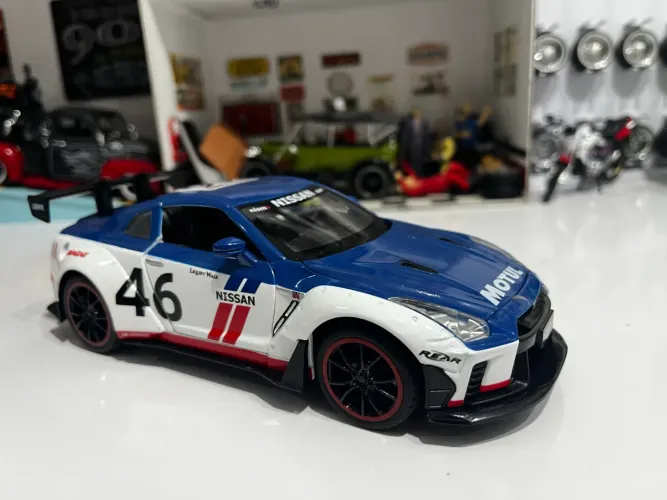 Miniatura nissan GTR