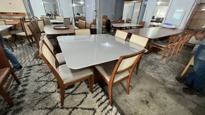Mesa de Jantar em  madeira com Tampo de Vidro laqueado branco 