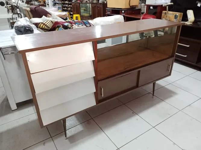 Buffet com 4 Gavetas e 2 Portas de Correr em MDF 
