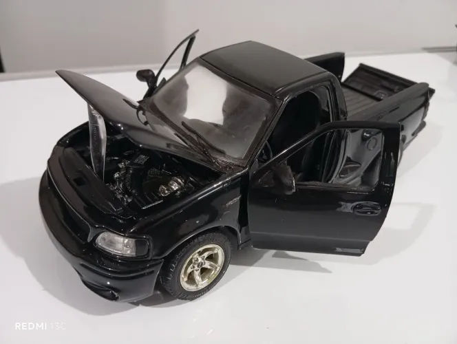 Top Miniatura Ford F150 Lightning - Burago - escala 1/21
