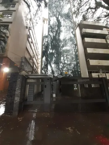 Vendo Box , Prédio Comercial, próximo ao Hospital Moinhos de Vento