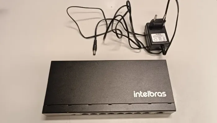 Switch Intelbras SF900 POE com Fonte Genérica