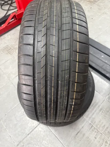 Par de Pneus Bridgestone Aro 20 Alenza 001 AO 285/45R20 112H XL