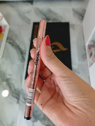 Caneta delineadora dapop perfeita para um delineado preciso e duradouro