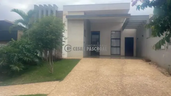 Casa em Condomínio Térrea Jd. San Marco II 3 dormitorios, sendo 1 suite com armarios sala 