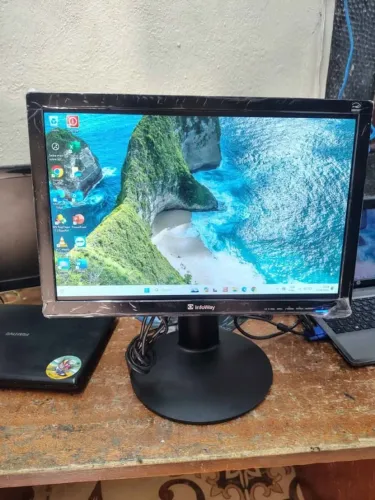 Monitor 19" Led Pé Rotativo Saída Vga e Dvi Aceita Cartão Só Venda
