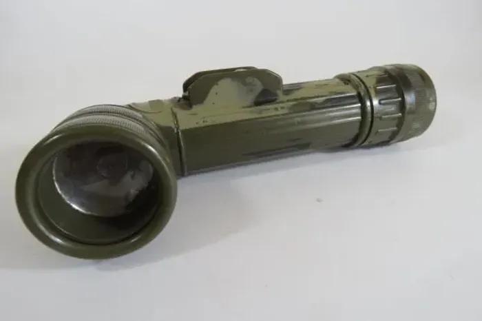 ANTERNA MILITAR (U.S MILITARY ISSUE ANGLE HEAD FLASHLIGHT FULTON MX-991/U - U.S.A MADE).