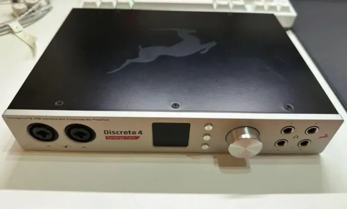 Interface de Audio ANTELOPE AUDIO Discrete 4 Synergy Core