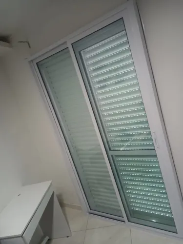 Porta anti ruídos sobre posta