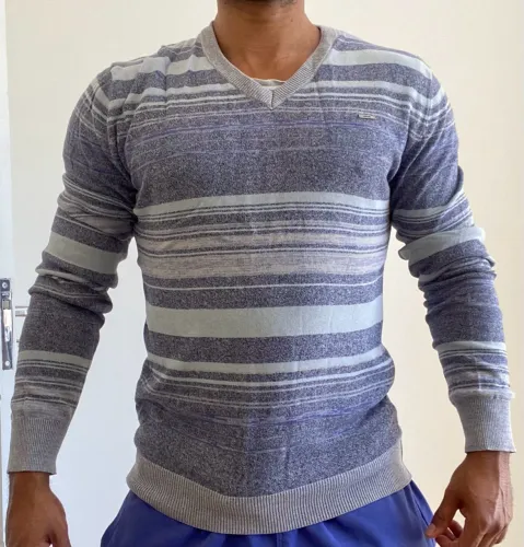 Suéter listrado masculino azul e cinza