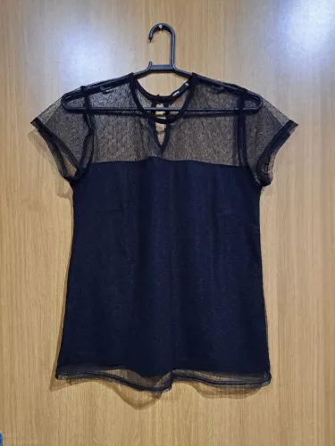 Blusa de tule com sobreposição em malha marisa Veste do pp ao m