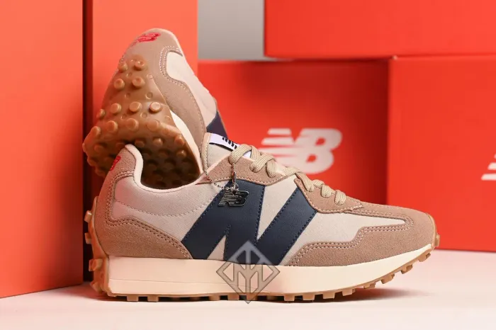 Tênis New Balance 327 Bege e Marrom