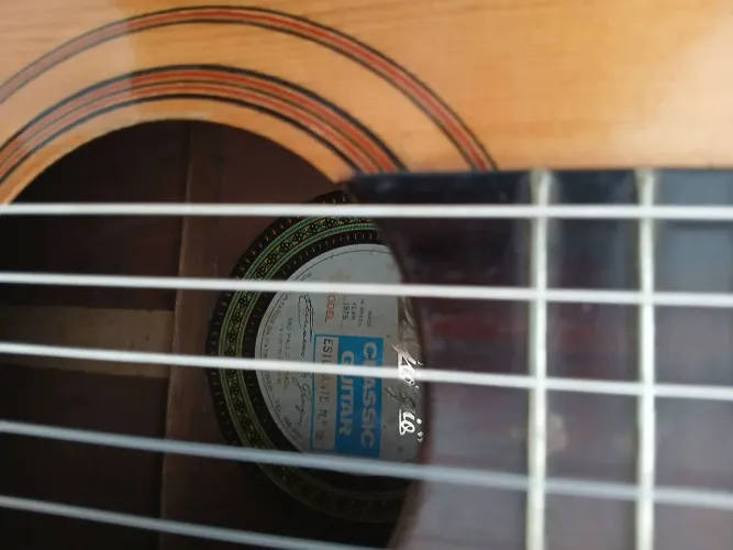 Violao di giorgio 75 assinado estudante